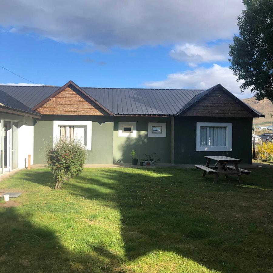 ホテル Hospedar Calafate - Los Lupinos エル・カラファテ エクステリア 写真